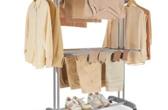 SONGMICS Stendibiancheria, Stendino Pieghevole a 3 Livelli, con Ruote e Ali Richiudibili, 63,5 x 128 x 148 cm, Capiente, Uso Interno ed Esterno, Grigio Tortora LLR702G01