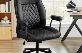 Ckaff Sedia Ufficio Ergonomica, Poltrona Direzionale in Pelle PU, Sedia da Ufficio con Seduta Ampia, Sedia Scrivania Reclinabile Girevoli Altezza Regolabile 136kg, Nero