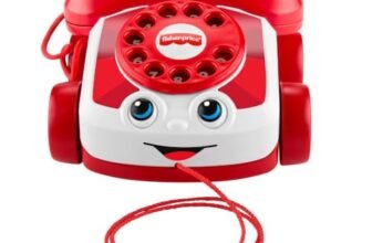 Fisher-Price – Telefono Chiacchierone Rosso, gioco trainabile con l’iconico filo rosso in stile Mattel, edizione speciale 80° Anniversario, giocattolo per bambini, 12+ mesi, JGG97