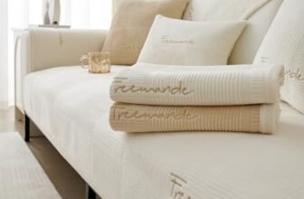 TOPCHANCES Copridivano 3 Posti Velluto Latte,2024 Universale Copridivano Antiscivolo Adatto Animali Domestici Copertura Protettiva Per Divano Del Copridivani Soggiorno(Bianco，90×210cm 1Pcs