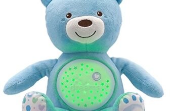 Chicco First Dreams Orsacchiotto Peluche Baby Bear, Soffice Pupazzo Proiettore con Luce Notturna Bambini, Effetti Luminosi e Rilassanti Melodie, Azzurro – Giochi Neonato 0 Mesi +