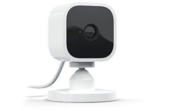 Blink Mini – Videocamera di sicurezza intelligente per interni, plug-in, video HD 1080p, rilevazione di movimento, audio bidirezionale, config. semplice, compatibile con Alexa | 1 videocamera (Bianco)