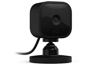 Blink Mini – Videocamera di sicurezza intelligente per interni, plug-in, video HD 1080p, rilevazione di movimento, audio bidirezionale, config. semplice, compatibile con Alexa | 1 videocamera (Nero)