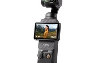 DJI Osmo Pocket 3, Fotocamera per Vlog con CMOS da 1”, 4K/120fps, Stabilizzazione a 3 Assi, Messa a Fuoco Rapida, Tracciamento di Volti/Oggetti, Touchscreen Ruotabile da 2″, per Fotografia, Youtube