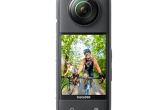Insta360 X3, Action cam a 360° impermeabile con adesivi, sensore da 1/2″, 360° 5.7K, foto a 360° a 72 MP, stabilizzazione, touchscreen da 2,29″, feedback vibrazioni, editing con IA, live streaming