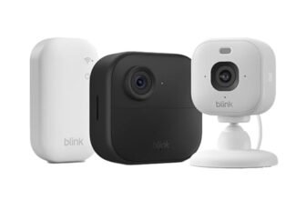 Videocamera Blink Outdoor 4 + Videocamera Mini 2K+ Blink (ultimo modello) Bianca – Videocamera di sicurezza smart HD wireless, autonomia di due anni – Sistema a 1 telecamera con Sync Module Core incluso – IP65