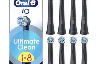 Oral-B Testine di Ricambio iO Series Ultimate Clean Nere per Spazzolino Elettrico Oral B, 8 Testine Rotonde Autentiche, con setole CrissCross per rimuovere la placca