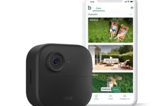Videocamera Blink Outdoor 4 (Ultimo modello) – Videocamera di sicurezza smart HD wireless, autonomia di due anni, compatibile con Alexa – Solo videocamera supplementare – IP65