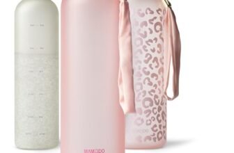 MAMEIDO Bottiglia acqua 1,5 litri, Borraccia plastica tritan a tenuta stagna, senza BPA, bottiglia motivazionale con orario (Flamingo Pink)