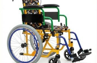 Sedia a Rotelle per Bambini Pediatrica, Pieghevole, Leggera e Stretta, Carrozzina Piccola Disabili Compatta, Pedaliera Rimovibile, Braccioli sollevabili, Colorata DM1