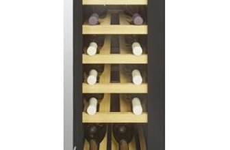 Candy DiVino Cantinetta Vino da Incasso, 20 Bottiglie, 1 Zona, con Vetro Anti-UV e Filtro ai Carboni Attivi, 6 Ripiani in Legno, Luce LED Interna, Classe F, 29,5 x 57,5 x 81,3 cm, Nera – CCVB 30/1