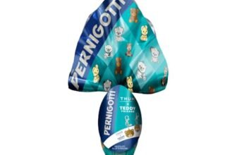 Pernigotti Uovo di Pasqua 2026 Thun x Teddy Friends al Cioccolato al Latte Finissimo, Senza Glutine, con Sorpresa Portachiavi Collezionabile, 240 g