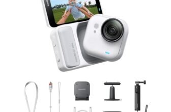 Insta360 GO Ultra Pack Creator Bianco- Mini action cam 4K, vlog camera, fotocamera POV a mani libere, sensore 1/1,28″, pockect cam 53 g, FOV 156°, autonomia 200 min, indossabile per sport, vlog