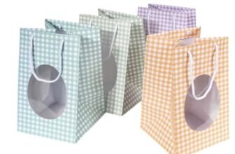 12 Shopper Portauovo Pasquale Quadretti, Confezione 12 pz 4 Colori 18+18 x 30 cm, per Uovo di Pasqua, Carta Laminata Opaca 170 g/m², Fondo Rigido 700 g/m², Finestra Ovale, Manico Cotone
