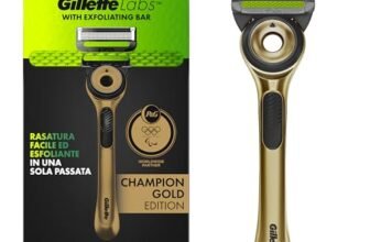 Gillette Labs Con Barra Integrata, Rasoio Barba Manuale, 1 Manico, 1 Lamette Gillette di Ricambio, Con Base Magnetica, Edizione Dei Campioni, Oro, Rasoio Barba e Lamette Di Ricambio