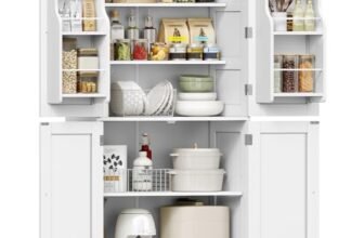 TEENFON Mobile Dispensa Cucina larghezza 60 cm, Armadio 4 Ante altezza 130 cm con Ripiani Regolabili e Portaspezie Integrata, Credenza Alta per Cucina, Soggiorno, Bianco