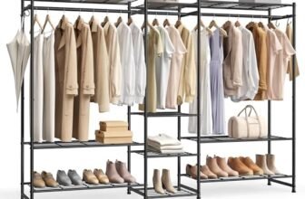 SONGMICS Stand Appendiabiti, Guardaroba Aperto, Armadio con 10 Ripiani, 3 Aste Appendiabiti, 4 Ganci a S, Metallo, per Camera da Letto Soggiorno Ingresso, Nero LGR011BZ01