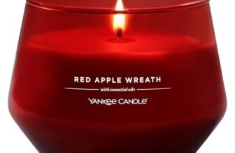 Yankee Candle Studio Candele profumate | Candela media Red Apple Wreath |Lunga durata: 35-50 ore| Elegante design in vetro con cera rossa| Regalo per le donne, regali per le mamme, regali di nozze