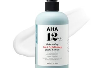 VILLAGE 11 FACTORY lozione per il corpo con acido glicolico AHA 12% (300 g), peeling e ringiovanimento, rimozione delicata delle cellule morte, senza profumo, senza parabeni (AHA Body Lotion)