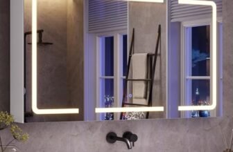 mojiasion Specchio Bagno LED con 3 Ante e Presa– Design 360°, Memoria Luminosità,100x16x60 cm Mobiletto Specchio Bagno Sospeso | 3 Ripiani Regolabili, Bianco, Impermeabile Sospeso100x60 cm