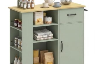 HOMCOM Carrello Cucina con 5 Ruote, Isola Cucina con Ante Soft-Close, Cassetto, Portasciugamani, 3 Portaspezie, 3 Scaffali Aperti e Ripiano Regolabile, Multiuso Salvaspazio, 96.5x38x87 cm, Verde