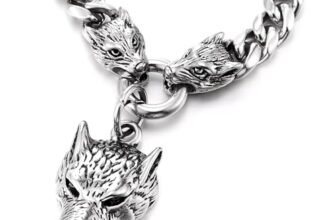 COOLSTEELANDBEYOND Collana da Uomo in Acciaio Inossidabile con Tripla Testa di Lupo, Catena Groumette Vichinga Norrena, Ciondolo Predatore a Maglia Cubana, Gioiello Biker Grintoso, Regalo per Lui