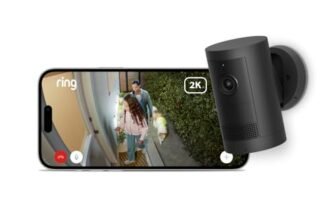 Ring Videocamera esterna Plus a energia solare (Outdoor Camera Plus Ultimo modello) Video 2K grandangolare Videocamera wireless fai-da-te | Prova gratuita di 30 giorni piano d’abbonamento Ring
