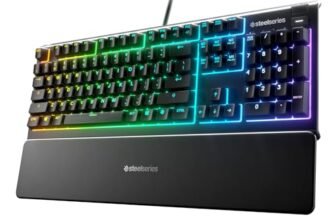 SteelSeries Apex 3 – Tastiera da Gaming RGB – Illuminazione RGB a 10 Zone – Poggiapolsi Magnetico di Alta Qualità – PC Layout Italiano (QWERTY)