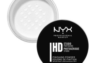 NYX Professional Make Up Finishing Powder Studio, Cipria Trasparente Opacizzante in Polvere Libera, Tonalità Translucent, Confezione da 1