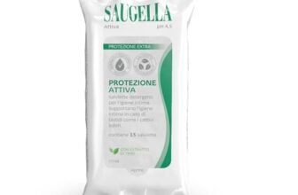 Saugella Attiva, Salviettine Intime Antibatteriche, pH 3.5, con Estratto di Timo, ottimo Post Parto, in Gravidanza, Durante il Ciclo Mestruale, in Palestra o in Viaggio, 15 Salviette Monouso