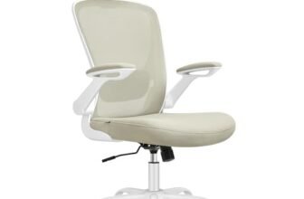 SONGMICS Sedia da Ufficio Girevole, Sedia di Rete da Computer Ergonomica, Supporto Lombare, Oscillante, Seduta 53 cm, Braccioli Pieghevoli, Poggiatesta, Beige Cappuccino OBN047K01