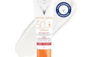 Vichy Capital Soleil, Crema Viso Anti-età 3 in 1 SPF50, Per Pelli Sensibili, Combatte Radicali Liberi, Fotoinvecchiamento e Macchie Solari, Con Tè Nero Fermentato e Estratto di Camu Camu, 50 ml