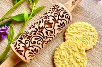 Bambini Mattarello Decorativo per Biscotti VITE FIORITA | Mattarello Inciso | Regalo di compleanno per bambino | Rullo per Biscotti e per Modellare | Mattarello Legno Goffrato di Algis Crafts