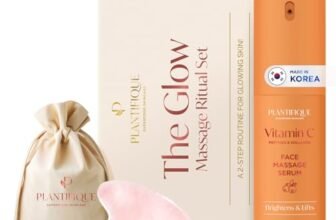 PLANTIFIQUE Set Regalo Rituale di Massaggio: Gua Sha Quarzo Rosa Massaggiatore Viso Rilassante + Siero Viso Antirughe e Antimacchie con Vitamina C, Peptidi e Niacinamide