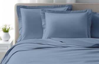 domus&trend – Completo Letto Matrimoniale con Lenzuola Matrimoniali Cotone Percalle 100% 225×295 + 1 Lenzuolo con Angoli Matrimoniale Coprimaterasso Sotto 200x180x30 + 2 Federe 50×80 (Blu)