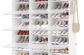 SONGMICS Scarpiera, Scaffale Modulare a 12 Scomparti per 48 Paia di Scarpe da Ingresso, con Sportelli, Telaio in Acciaio e Ripiani in Plastica, Camera da Letto, Bianco e Trasparente LPC040W01