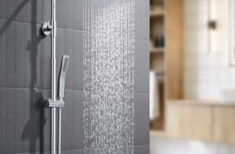 Auralum Colonna Doccia senza Miscelatore, Colonna Doccia con Saliscendi Doccia Regolabile 72-110cm, Saliscendi Doccia Acciaio Inox con Soffione, Asta Doccia con Soffione e Doccetta (Cromo, 20x20cm)