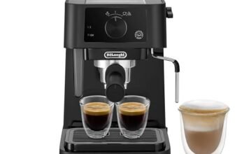 De’Longhi Stilosa EC235.BK Macchina manuale da Caffè Espresso e Cappuccino, Caffè in Polvere o in Cialde E.S.E., Montalatte classico per Cappuccini, serbatoio 1L, 1100W, Caldaia Acciaio Inox, Nero