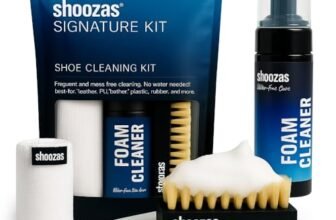 Shoozas – Kit di Pulizia Sneakers – Detergente in Schiuma, Tappetino Impermeabile, Spazzola e Asciugamano in Microfibra – Ideale per Pelle, Gomma, Plastica e Suole – Senza Acqua, Senza Tossici