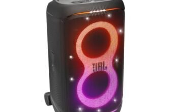 JBL Partybox 520, Speaker Wireless Bluetooth, 15 Ore di Autonomia, Design Portatile, Splashproof IPX4, Suono JBL Pro con AI Sound Boost, Connessione Multi-Speaker Auracast e Ingresso Mic, Nero