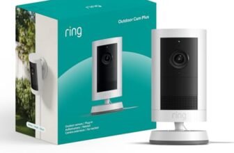 Ring Videocamera esterna Plus plug-in (Outdoor Camera Plus Ultimo modello) Video 2K grandangolare Videocamera di sicurezza wireless fai-da-te | Prova gratuita di 30 giorni piano d’abbonamento Ring
