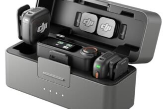 DJI Mic 3 (2 TX + 1 RX + Custodia di ricarica), microfono wireless per iPhone/fotocamera/Android, ultraleggero, controllo del guadagno adattivo per un volume bilanciato, 28 ore di utilizzo, vlog