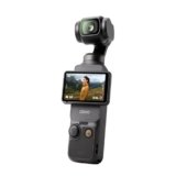 DJI Osmo Pocket 3, Fotocamera per Vlog con CMOS da 1”, 4K/120fps, Stabilizzazione a 3 Assi, Messa a Fuoco Rapida, Tracciamento di Volti/Oggetti, Touchscreen Ruotabile da 2″, per Fotografia, Youtube