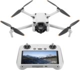 DJI Mini 3 (con DJI RC) – Mini drone con fotocamera leggero, con stabilizzatore a 3 assi, video in 4K HDR, autonomia 38 minuti, trasmissione video fino a 10 km, riprese verticali, return integrato