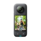 Insta360 X3, Action cam a 360° impermeabile con adesivi, sensore da 1/2″, 360° 5.7K, foto a 360° a 72 MP, stabilizzazione, touchscreen da 2,29″, feedback vibrazioni, editing con IA, live streaming