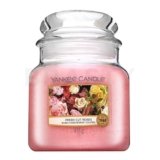 Yankee Candle Candela profumata in giara media | Rose appena recise | Durata Fino a 75 Ore