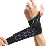 LUVILS® Tutore Mano e Polso Destro Sinistro per Uomo e Donna,Polsini Palestra Fitness, Sport, Allenamento con pesi, Polsiera Tunnel Carpale dolore Tendinite,Design A Nido D’ape Nero Taglia Unica (2)