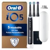 Oral-B Spazzolino Elettrico Ricaricabile iO 5 Nero, 1 Spazzolino Elettrico Oral B, 3 Testine di Ricambio, Custodia Da Viaggio, Pulizia Denti Efficace