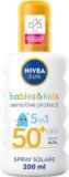 NIVEA SUN Spray Kids Sensitive Protect & Play FP 50+ 200 ml, Crema solare bambini e neonati dai 6 mesi in su, Crema solare 50+ in pratico flacone in spray
