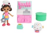 Gabby’s Dollhouse, set Lunch and Munch Kitchen con 2 personaggi giocattolo, accessori e mobile, giocattolo per bambini dai 3 anni in su